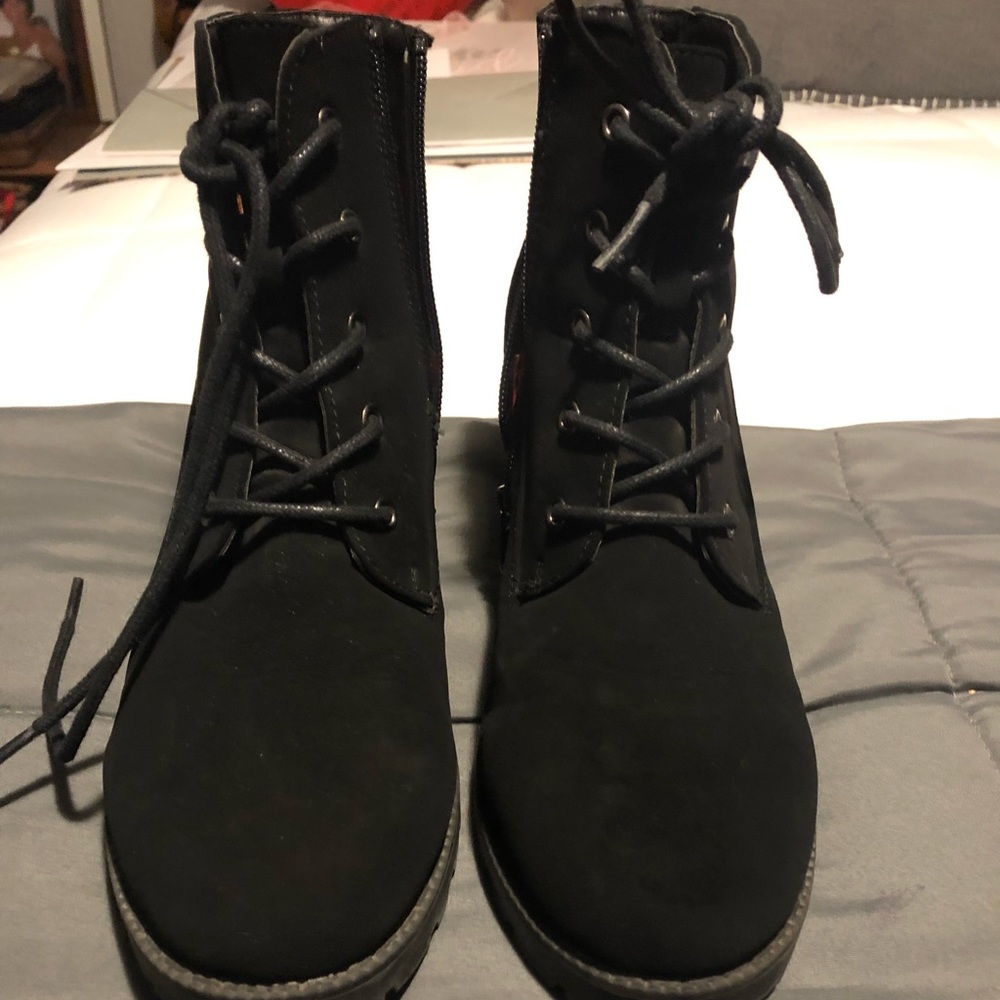 Girls boots